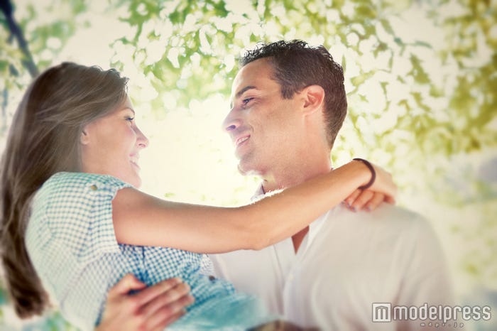 期待を持たせることが出来れば男性は意識してくれるはず(photo by ZoneCreative/Fotolia)
