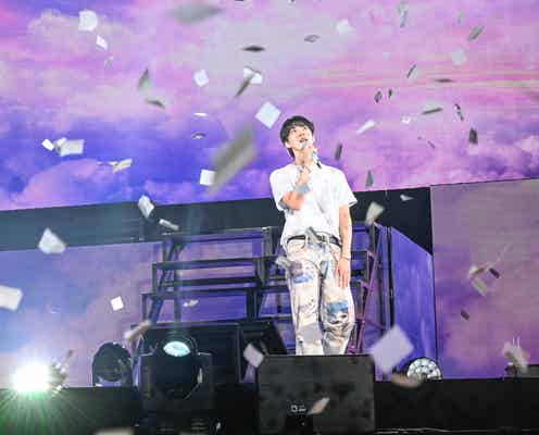 NCTドヨン、涙で日本ソロ公演完走「いつでも戻ってきて」 “推し活”寄り添う言葉・日本語曲カバーも【「Dear Youth,」ライブレポート/セットリスト】