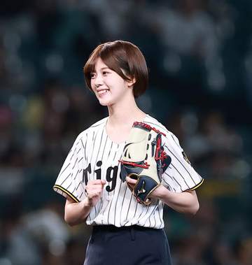 人気アイドル「70点」の投球も阪神選手から「お褒めの言葉」 美しいフォームで甲子園どよめく 「球が速かった」と反響
