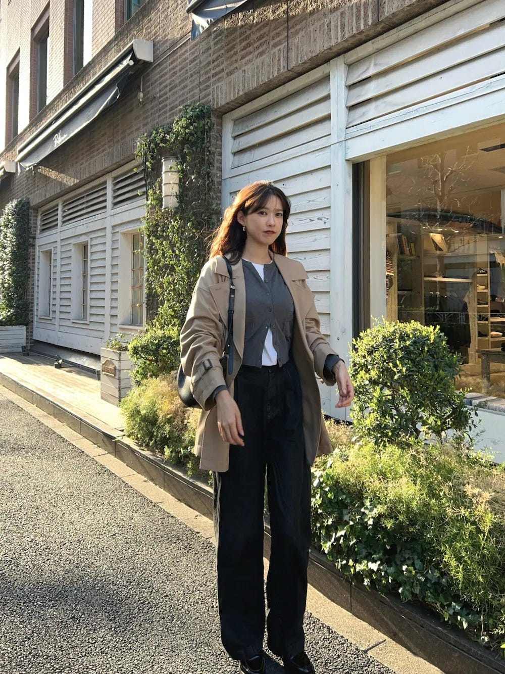 ダークカラーできれい見えするデニムコーデが完成　出典：WEAR