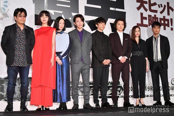 (左から)大友啓史監督、池田エライザ、黒木華、佐藤健、高橋一生、藤原竜也、沢尻エリカ、北村一輝(C)モデルプレス