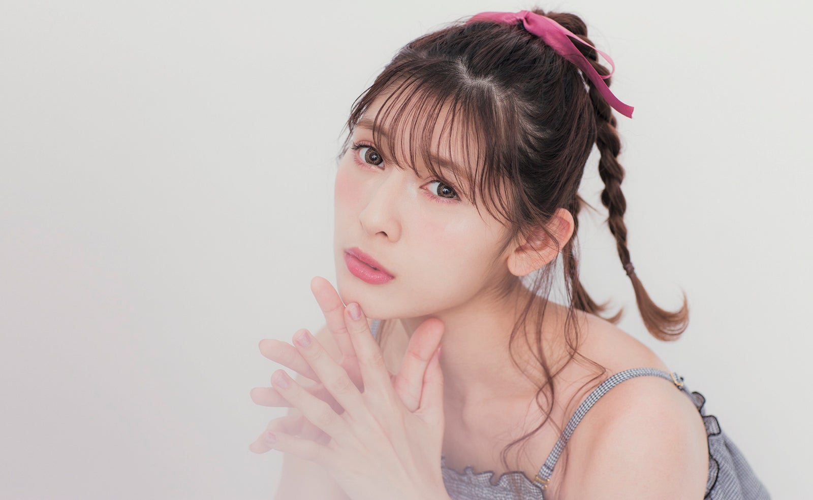 アンジェラ芽衣、2度目の「LARME」出演　甘可愛い姿で魅了