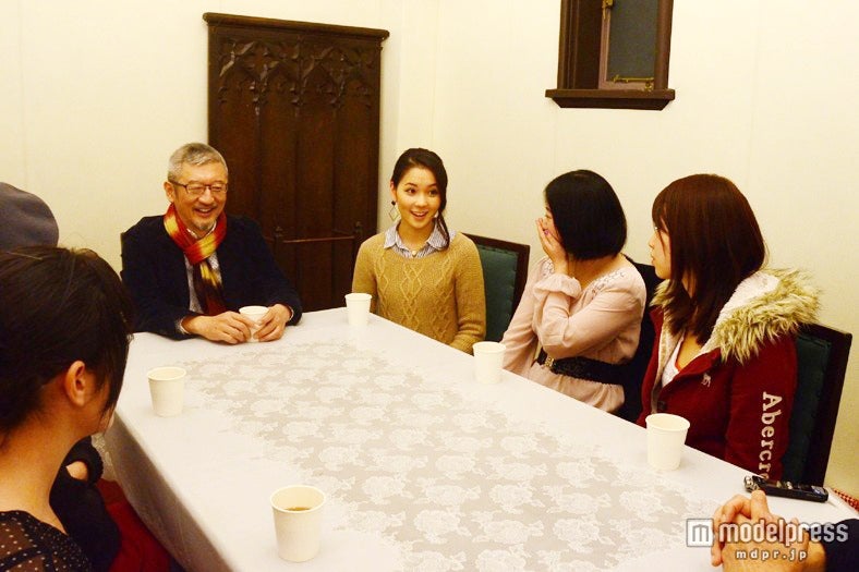 映画「つやのよる」恋愛座談会風景