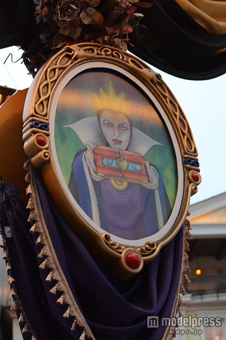 “魔法の鏡”／ウィックド・クィーン