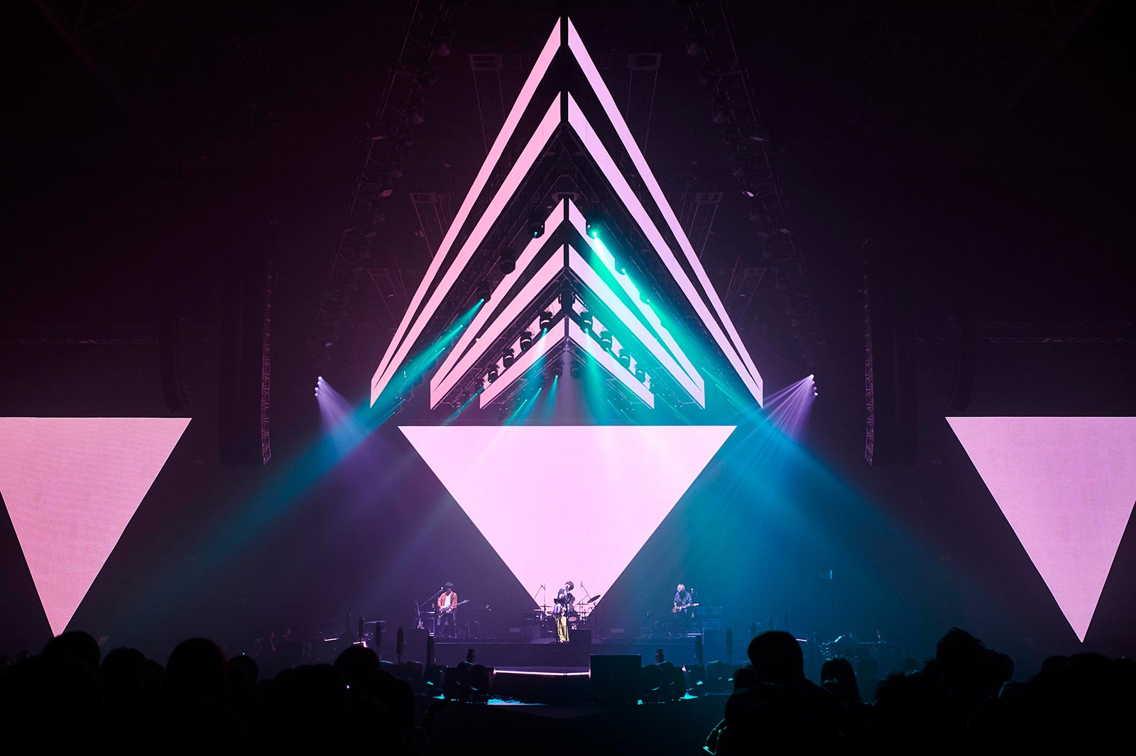 米津玄師「米津玄師 2019 TOUR／脊椎がオパールになる頃」より（提供画像）