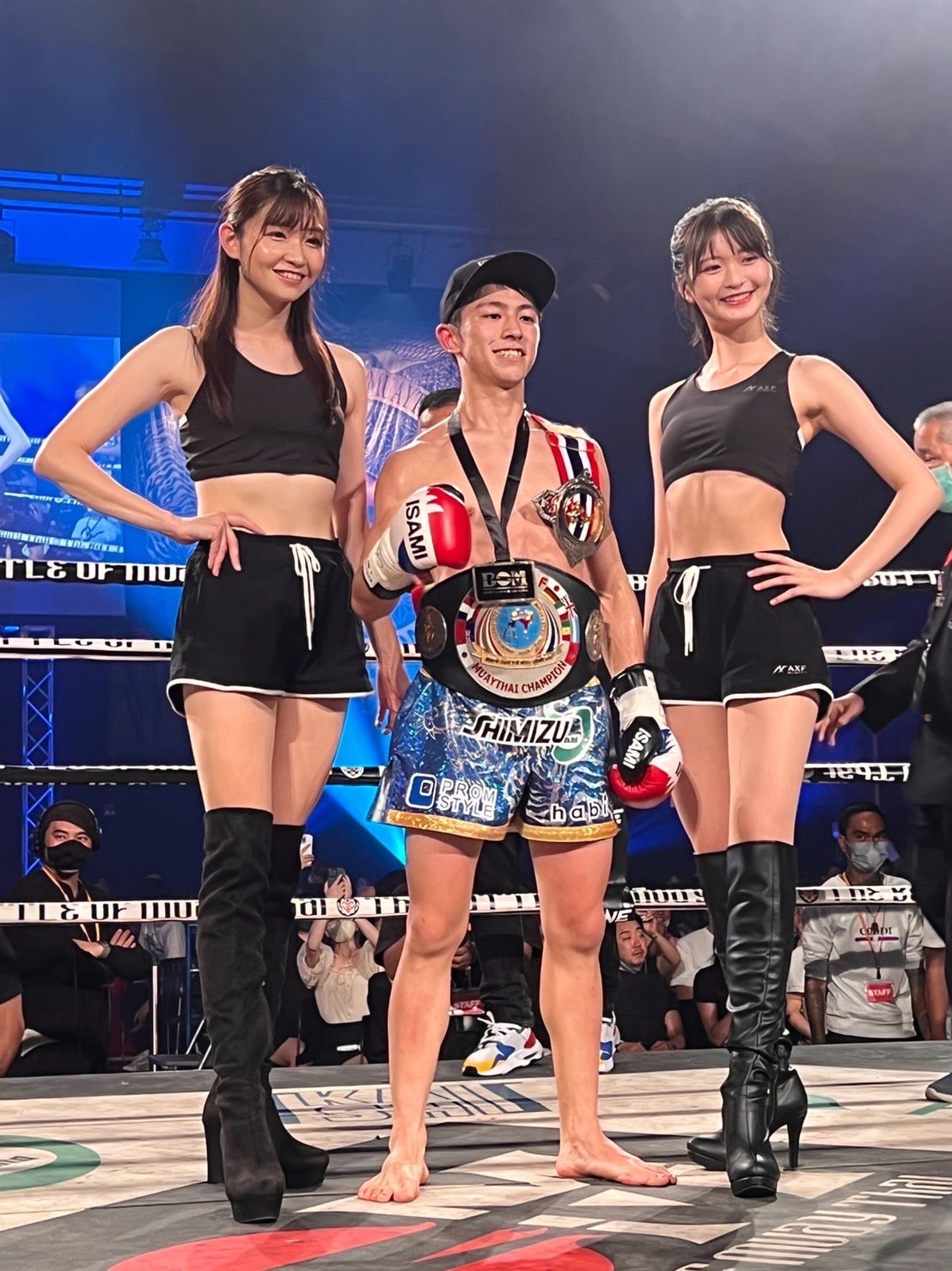 「ミスモデルプレス」GP仲美由紀＆準GP HANA、ラウンドガールとして華添える　ムエタイ吉成名高選手の偉業に感動