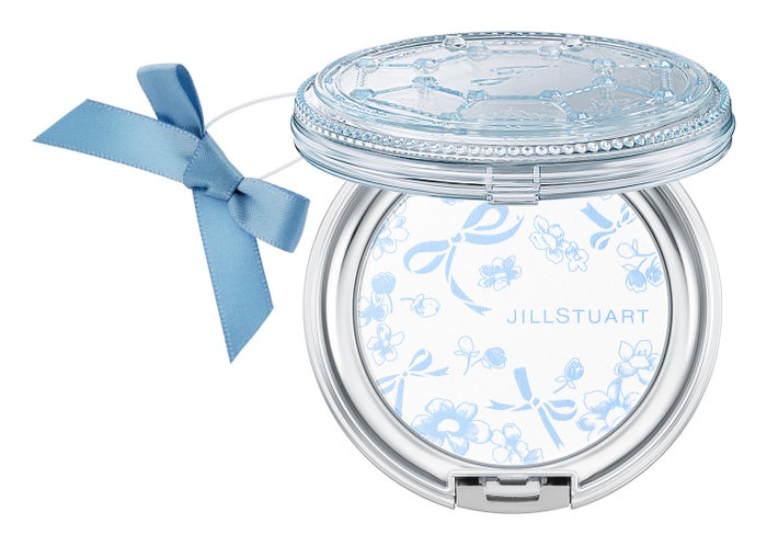 「ジルスチュアート　サムシングピュアブルー　イノセントフェイスパウダー」（C）JILL STUART Beauty