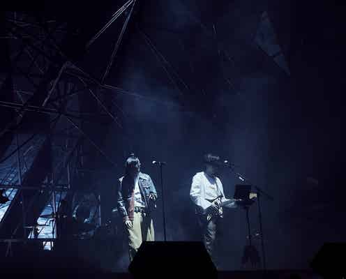 菅田将暉、米津玄師のライブにサプライズ登場 「灰色と青」初披露で抱き合う