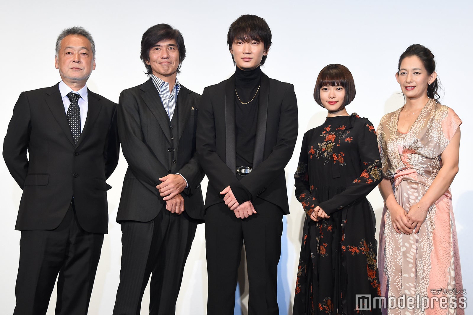 （左から）瀬々敬久監督、佐藤浩市、綾野剛、杉咲花、片岡礼子（C）モデルプレス