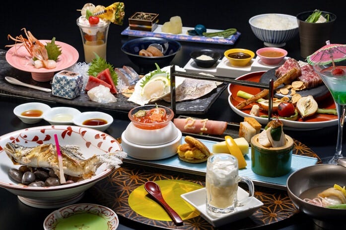 ゴージャスな和食会席(写真提供:章月グランドホテル)