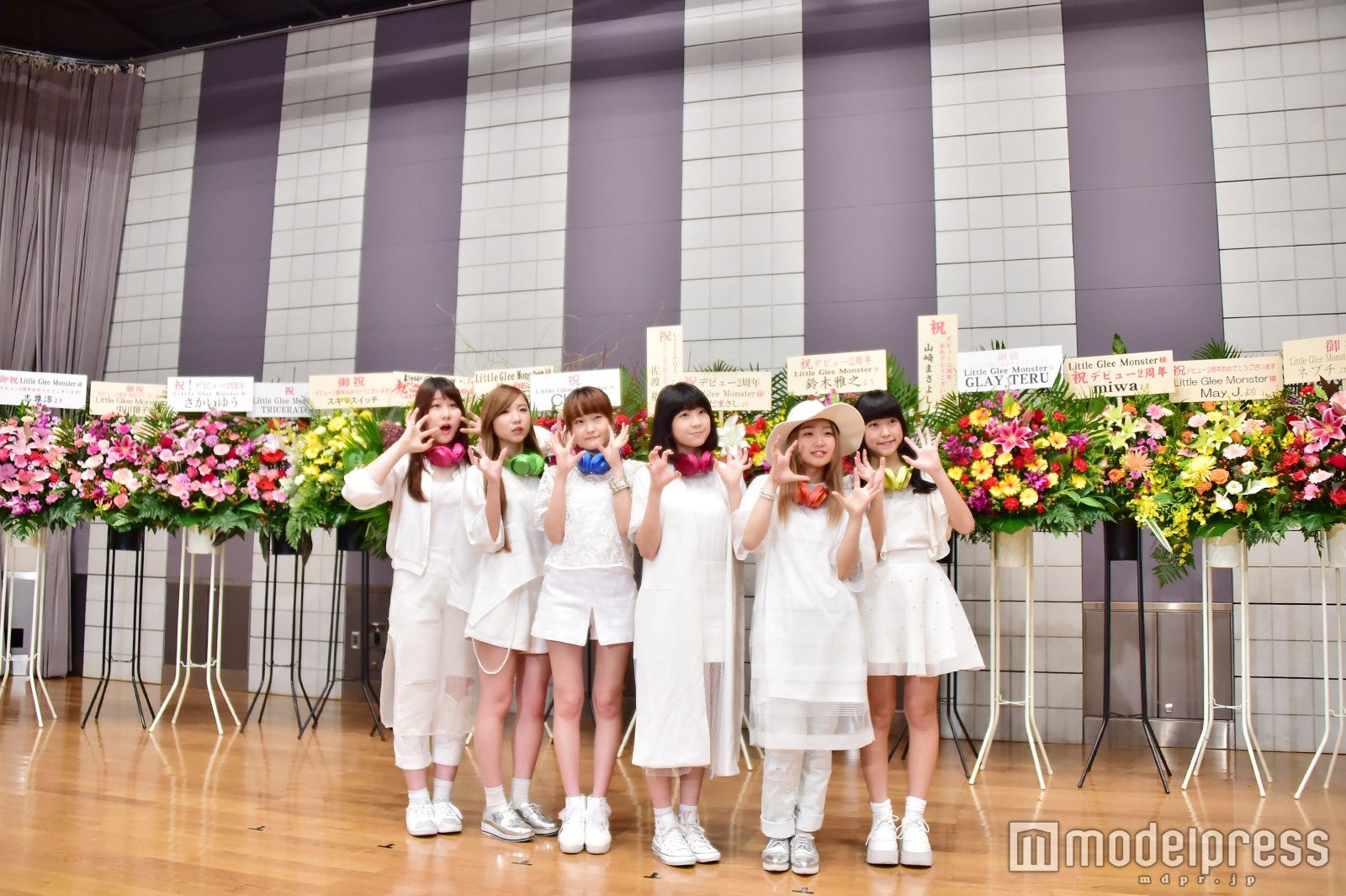 デビュー2周年を祝福されたLittle Glee Monster（左から）かれん、MAYU、芹奈、manaka、麻珠、アサヒ （C）モデルプレス