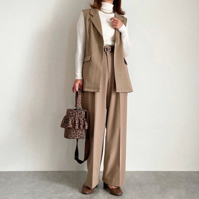 ユニクロメリノリブタートルネックセーターのジレインナーコーデ