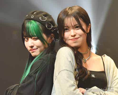 話題のクリエーター・ゆら猫&おさき、肌見せコーデ&息ぴったりポージングで堂々ランウェイ<FASHION LEADERS 2022>