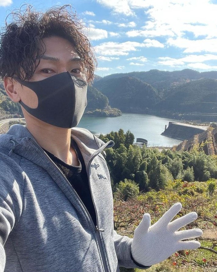 ゴールデンボンバー樽美酒研二、すっぴんショット公開「朝から爽やか」「癒される」と反響