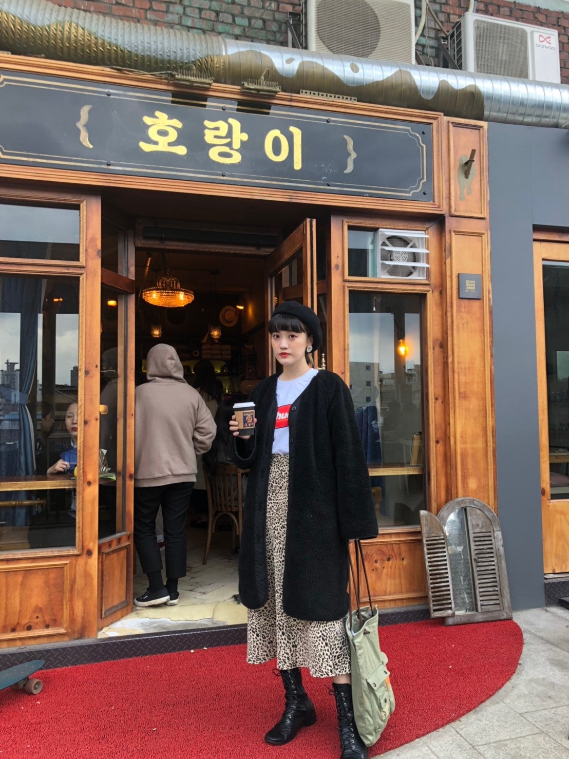 おしゃれにキメて現地で人気のカフェをはしごしちゃおう！／高井香子さん（提供画像）