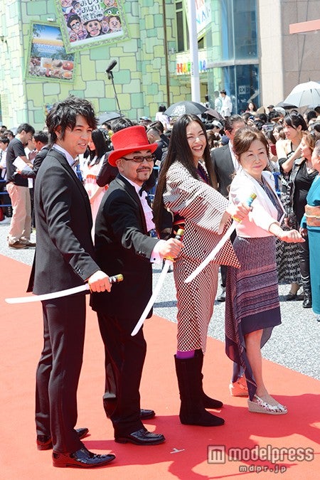 左より：斎藤工、西村喜廣監督、しいなえいひ、鈴木宏美プロデューサー