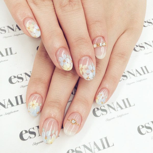 花柄が春らしい/画像提供:esNAIL