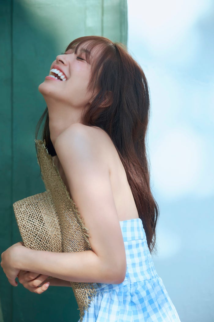 「日向坂46佐々木久美1st写真集」撮影/藤原宏