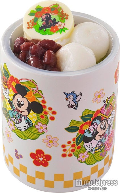 抹茶とホワイトチョコレートのムース、スーベニアカップ付き￥720（C）Disney 