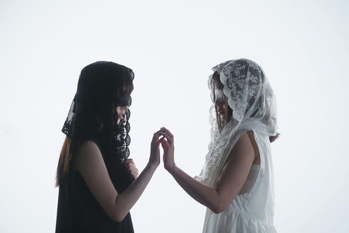 (左から)島崎遥香、芦原優愛(C)テレビ朝日