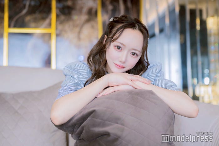 百瀬椎奈「BARCELONA 桃李」(C)モデルプレス