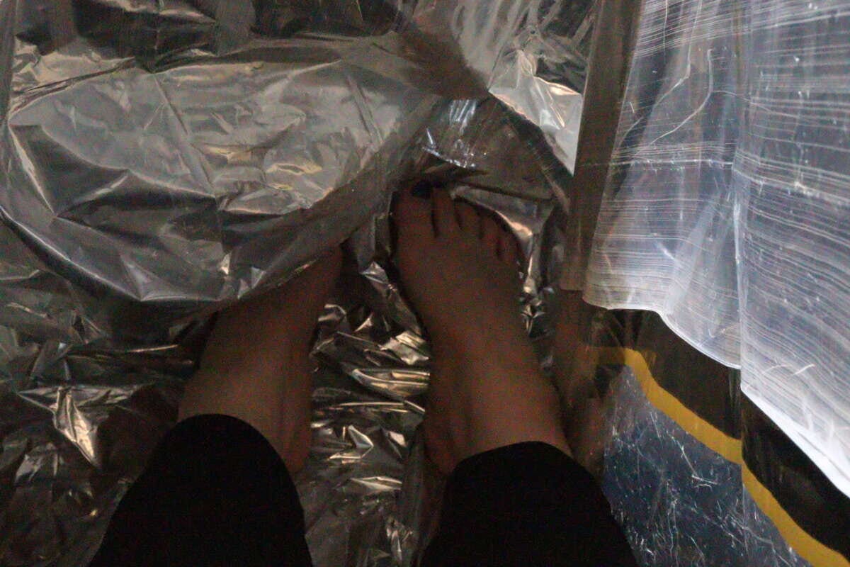 ダイソーの緊急簡易アルミ寝袋（静音タイプ）の使用例