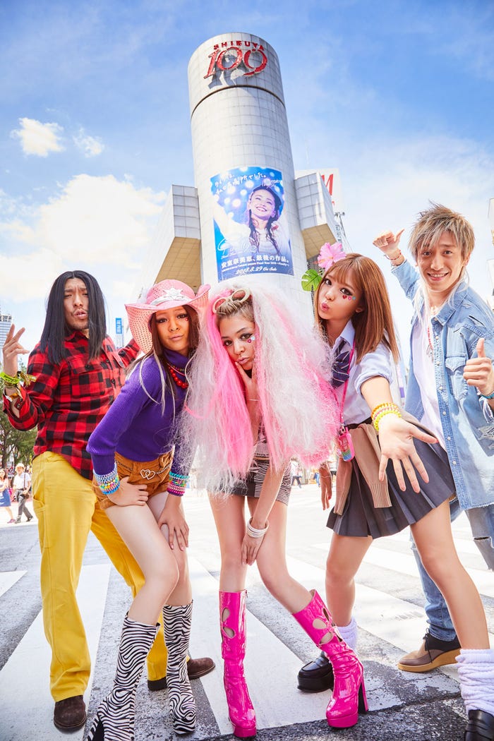 90年代の渋谷系ギャルに(左2番目から)miu、瑛茉ジャスミン、藤田ニコル(画像提供:講談社)