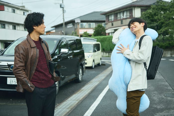 桐谷健太、影山拓也「Qrosの女」第2話(C)「Qrosの女」製作委員会