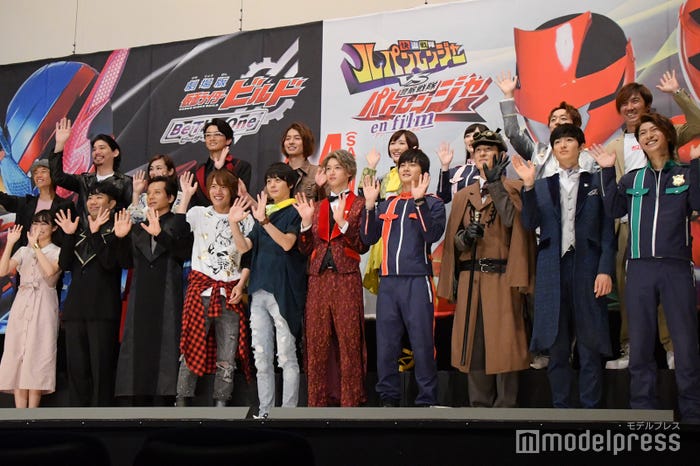 (前列左から)高田夏帆、藤井隆、勝村政信、赤楚衛二、犬飼貴丈、伊藤あさひ、結木滉星、田中直樹(ココリコ)、濱正悟、横山涼(後列左から)上堀内佳寿也監督、水上剣星、滝裕可里、越智友己、武田航平、工藤遥、奥山かずさ、元木聖也、杉原輝昭監督 (C)モデルプレス