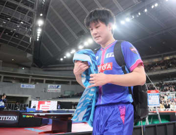 張本智和は2年連続準決勝敗退「1ゲーム目取れてたら…悔しい」 1年前に敗れた松島輝空にリベンジならず