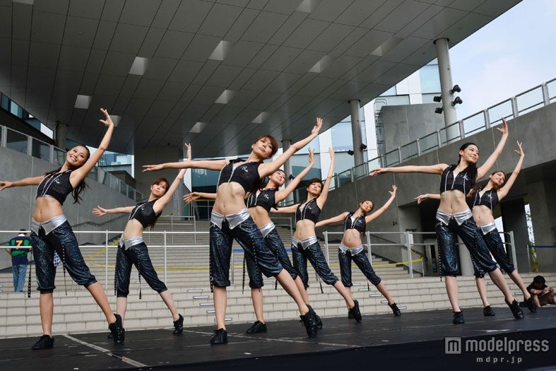 “モデル体操”をお披露目したモデルガールズ