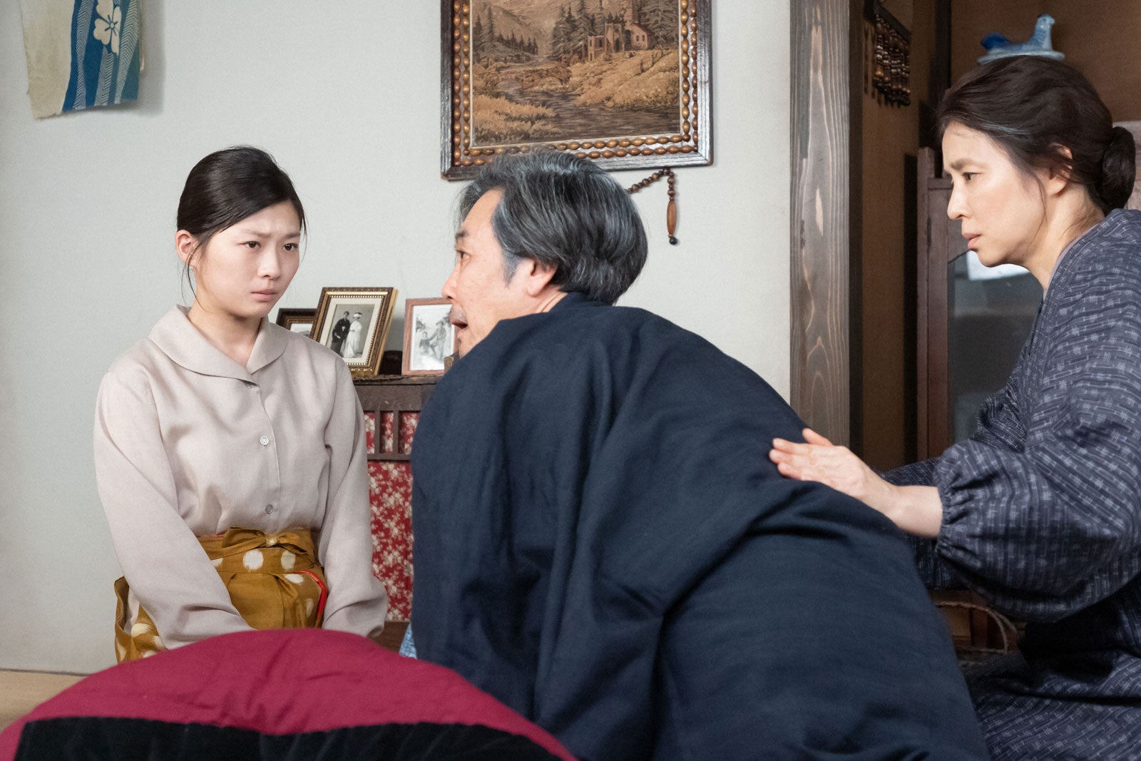 伊藤沙莉、岡部たかし、石田ゆり子「虎に翼」（C）NHK