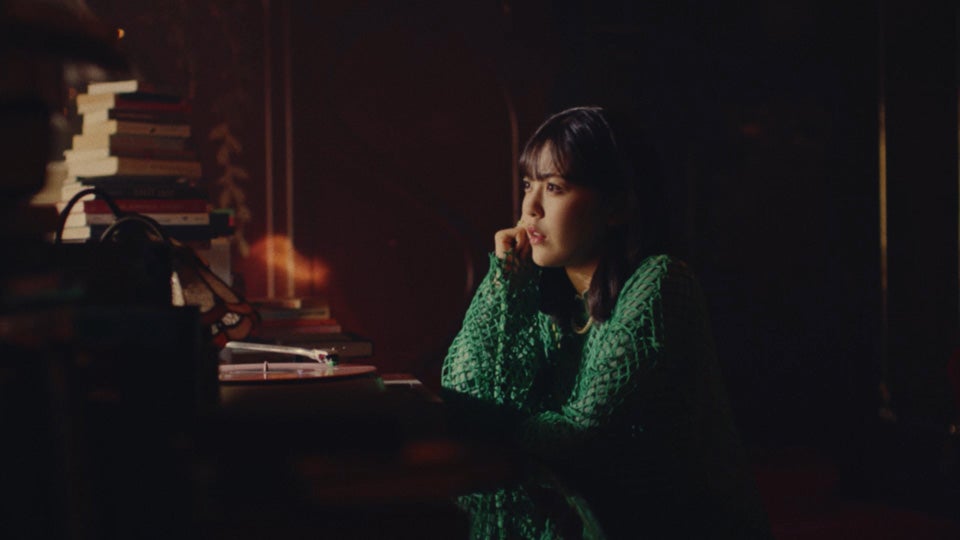 乃木坂46「マシンガンレイン」Music Videoより（提供写真）