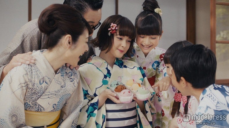 玉城ティナ／新CM「バラエティパック篇」より