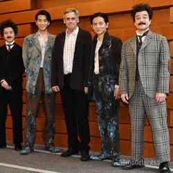 （左から）村井良大、三浦翔平、ランダル・アーニー（演出）、岡本健一、川平慈英 （C）モデルプレス