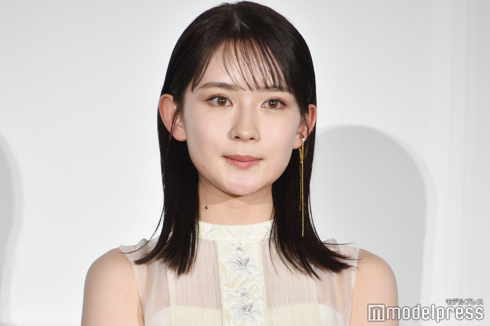 畑芽育、ノースリーブコーデで肌見せ 台湾旅行ショットに反響「ビジュ良すぎ」「プライベート感満載」