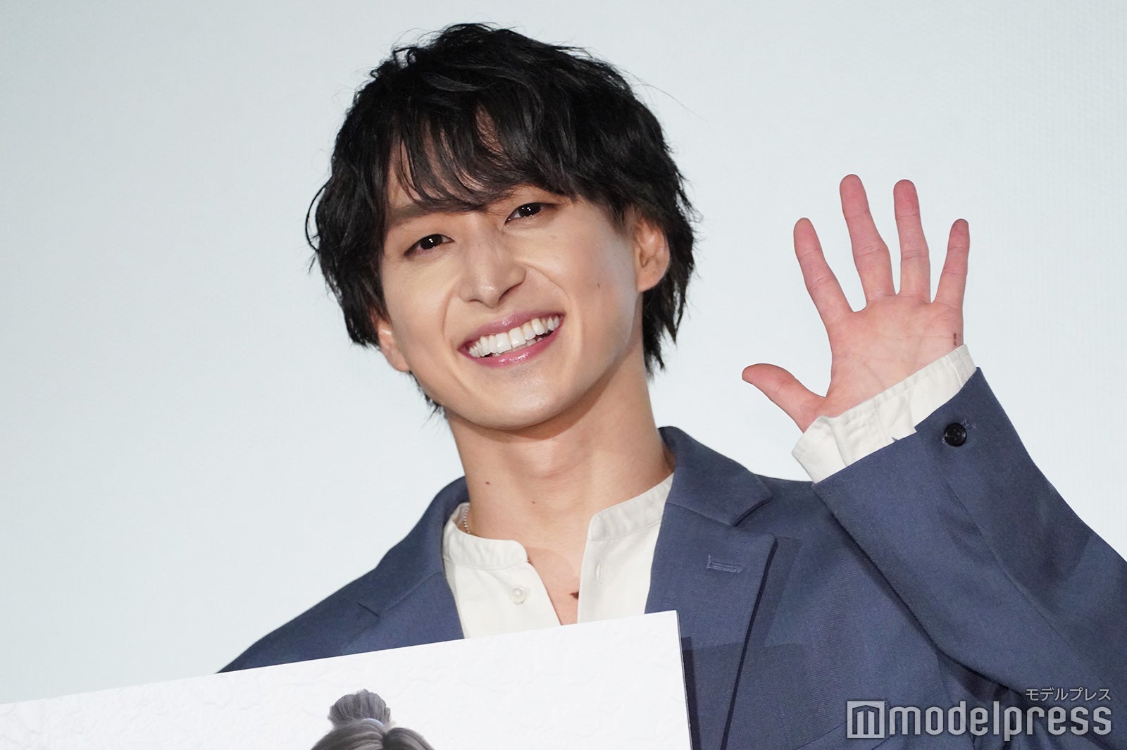 Snow Man佐久間大介、染めたてホヤホヤの黒髪姿を披露「今日のために今さっき」＜白蛇：縁起＞