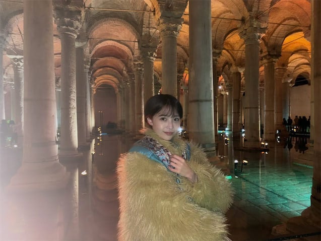 渡邊渚、トルコ旅行でイスタンブールの地下宮殿へ「メデューサにも会えた！」