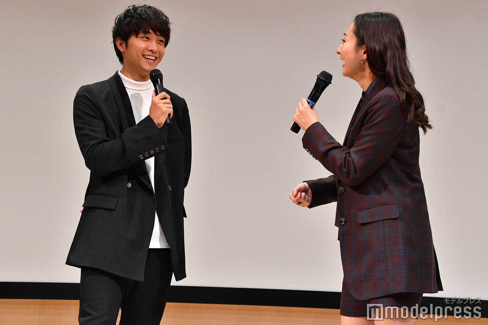 佐藤寛太、藤本泉 （C）モデルプレス