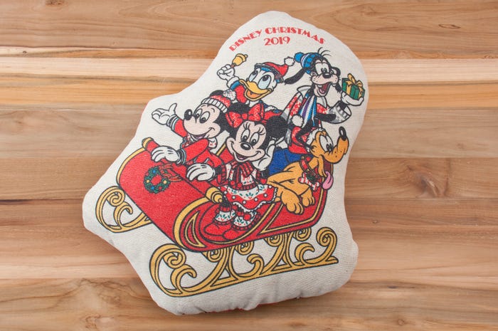 クッション2,300円 (C)Disney