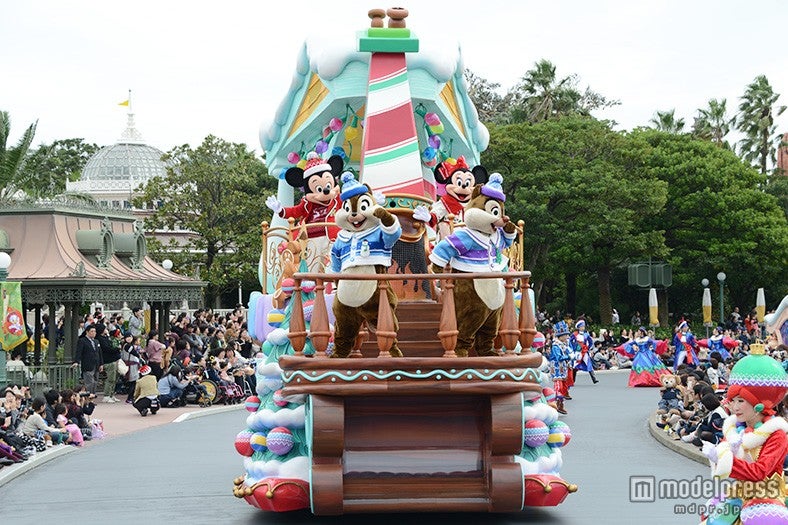 「ディズニー・クリスマス・ストーリーズ」ミッキーたちの乗るフロート