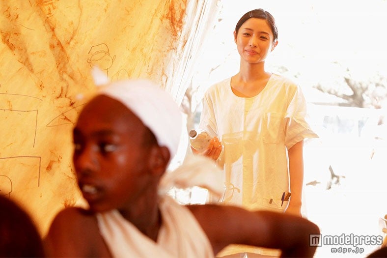 石原さとみ（C）2015「風に立つライオン」製作委員会