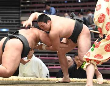 垣添玄空 前相撲白星デビュー 15組目親子関取目指す「父を超えたい」 土俵下から見守った父・雷親方からエール「悔いのない相撲人生を歩んで」