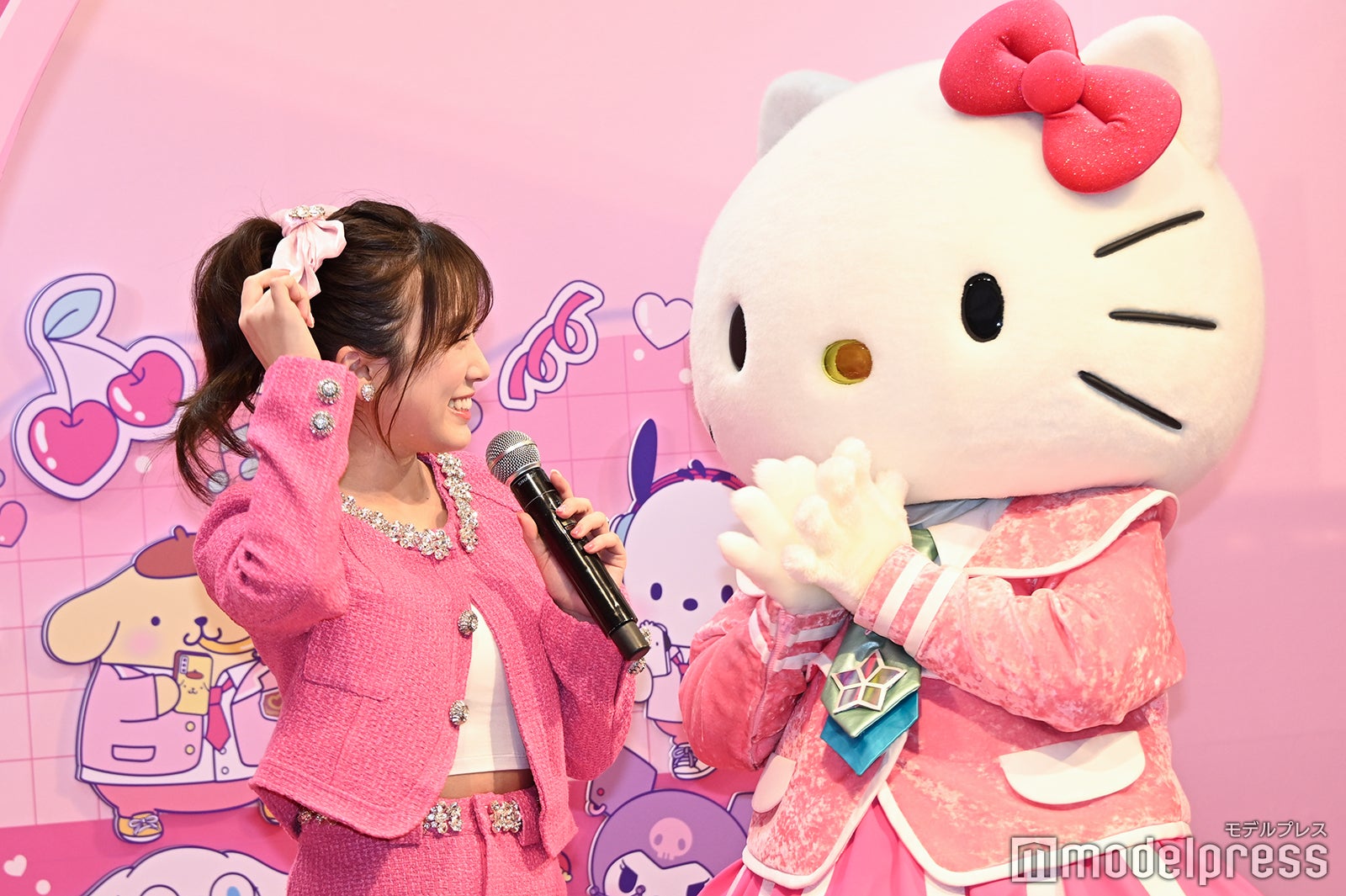 矢吹奈子、キティちゃん（C）モデルプレス