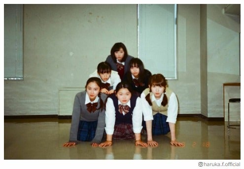 福原遥、堀田真由、大原優乃ら「3年A組」メンバーの“人間ピラミッド”に反響「かなりシュール」