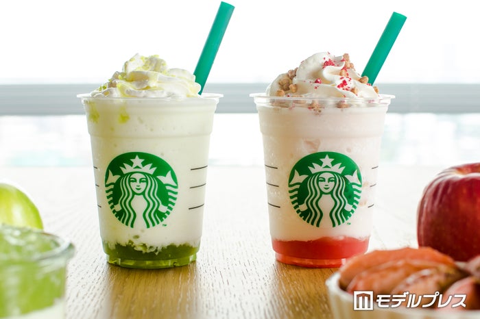 （左から）「グリーン アップル ジェリー フラペチーノ（R）」「ベイクド アップル ピンク フラペチーノ（R）」（C）ビューティーガール
