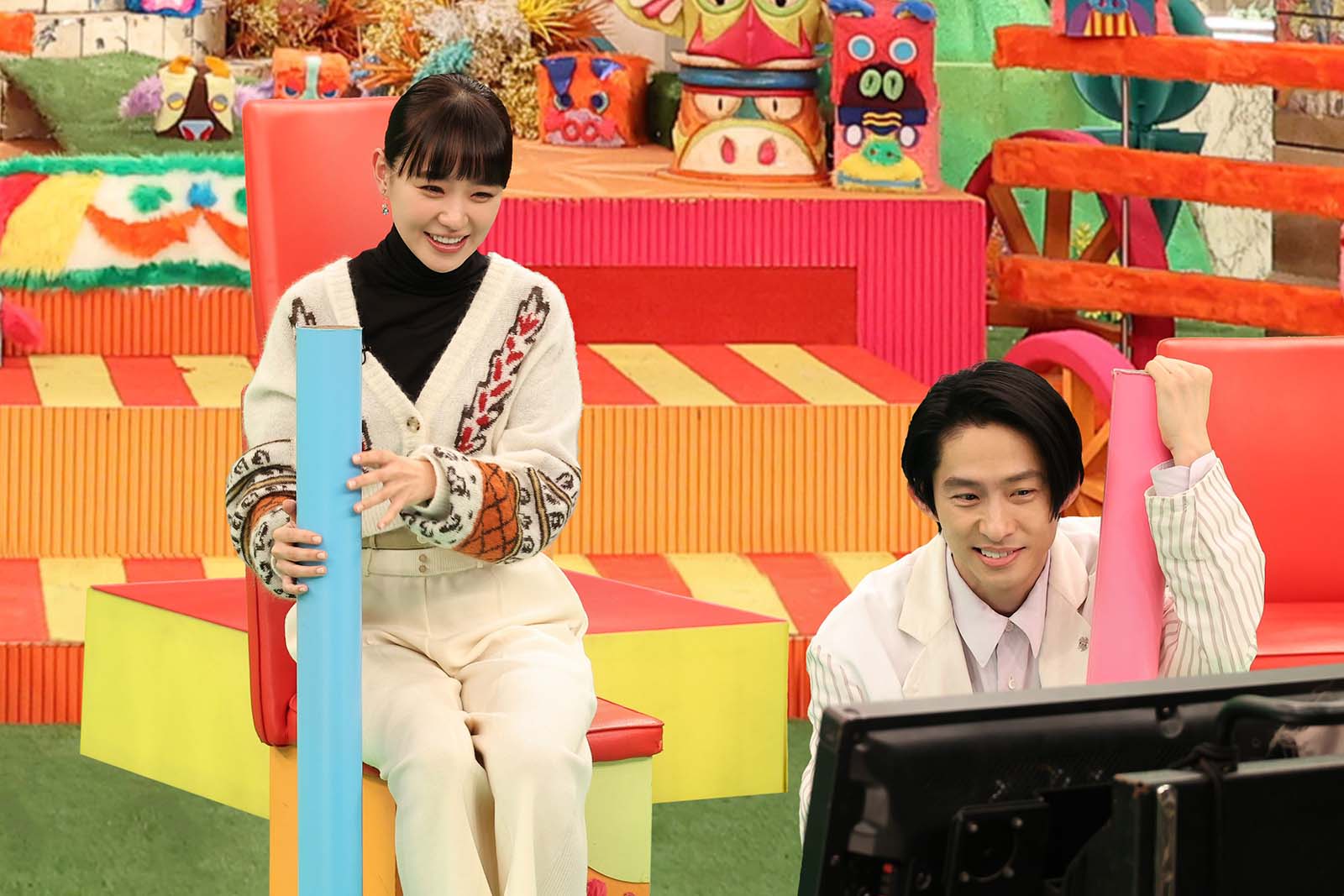 奈緒、三宅健（C）フジテレビ