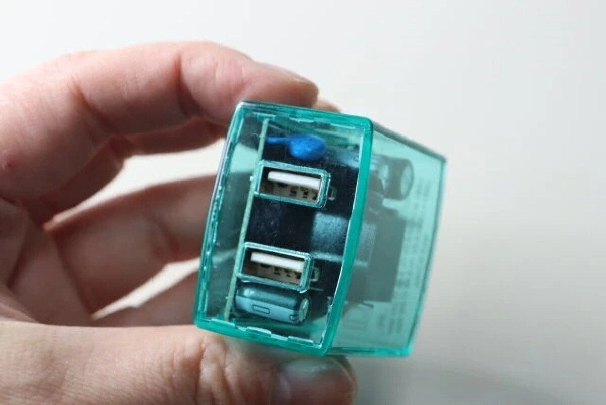 ダイソーのスケルトンボディのUSB