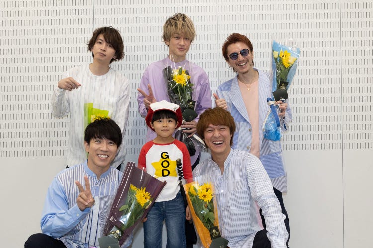 関ジャニ の楽屋を コタロー がサプライズ訪問 横山裕 メンバー大喜び かわいいなぁ モデルプレス 関ジャニ の楽屋を コタロー がサプライズ訪問 横山裕 メンバー大喜び かわいいなぁ モデルプレス