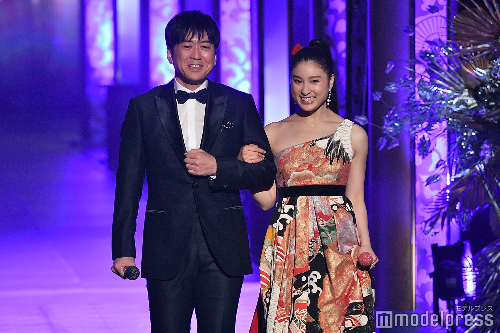 安住紳一郎、土屋太鳳 （C）モデルプレス